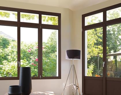 Partenaire Arcades et baies, pose de fenêtre alu, porte fenêtre alu, fenêtre alu triple vitrage, fenêtre alu avec volet roulant, fenêtre sur mesure